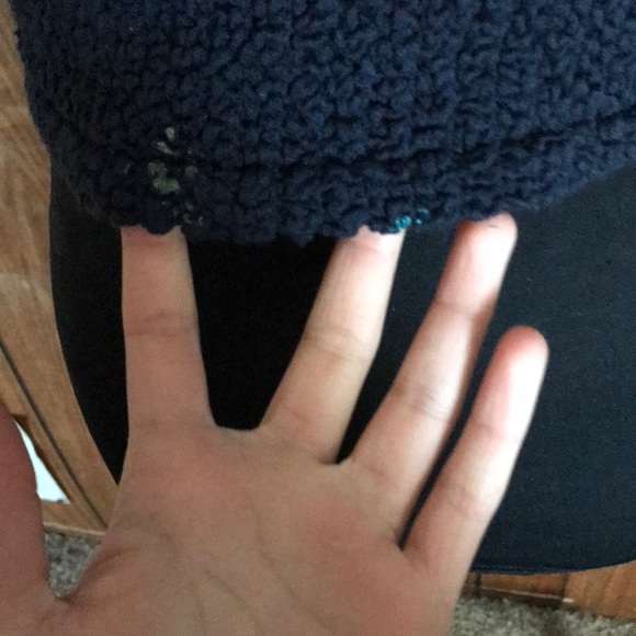 A dark blue crop top - Picture 6 of 6